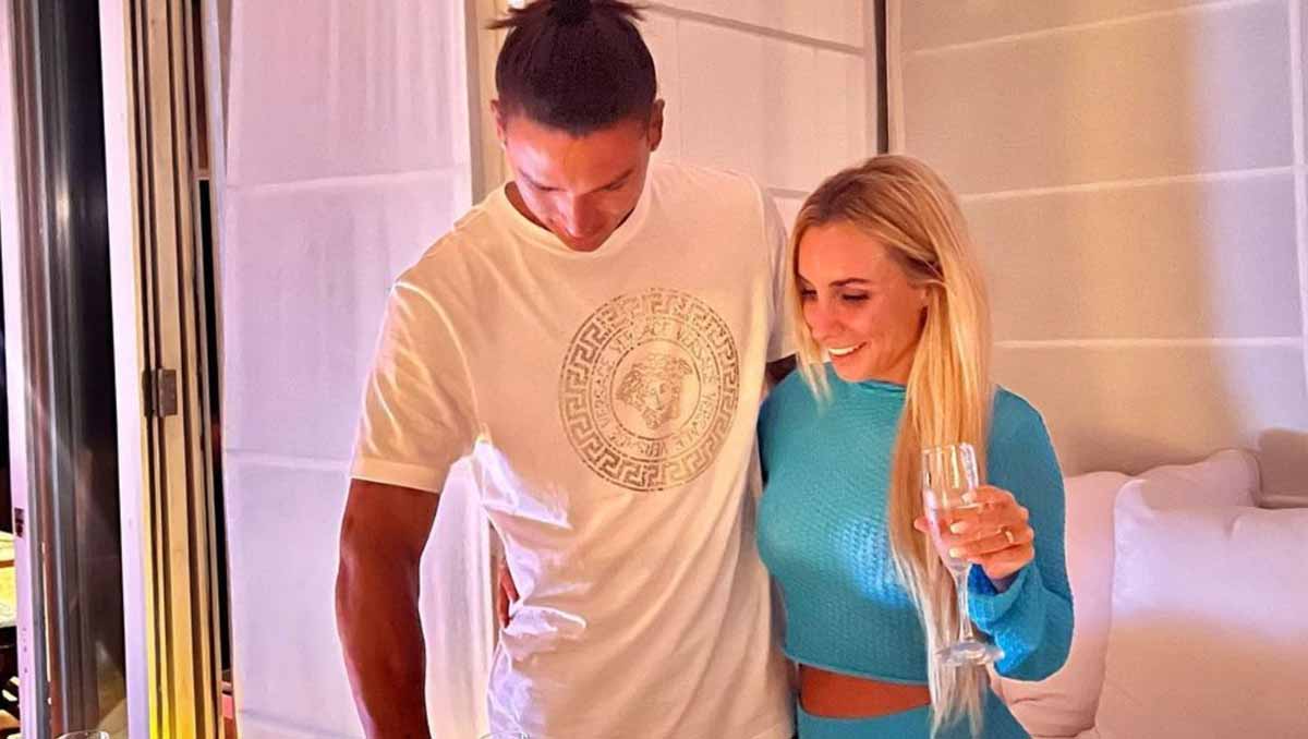 Darwin Nunez with his girlfriend Lorena Manas