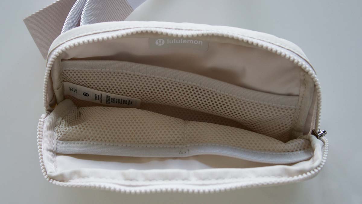 The Lululemon Everywhere Belt Bag has multiple internal compartments to keep your items organised