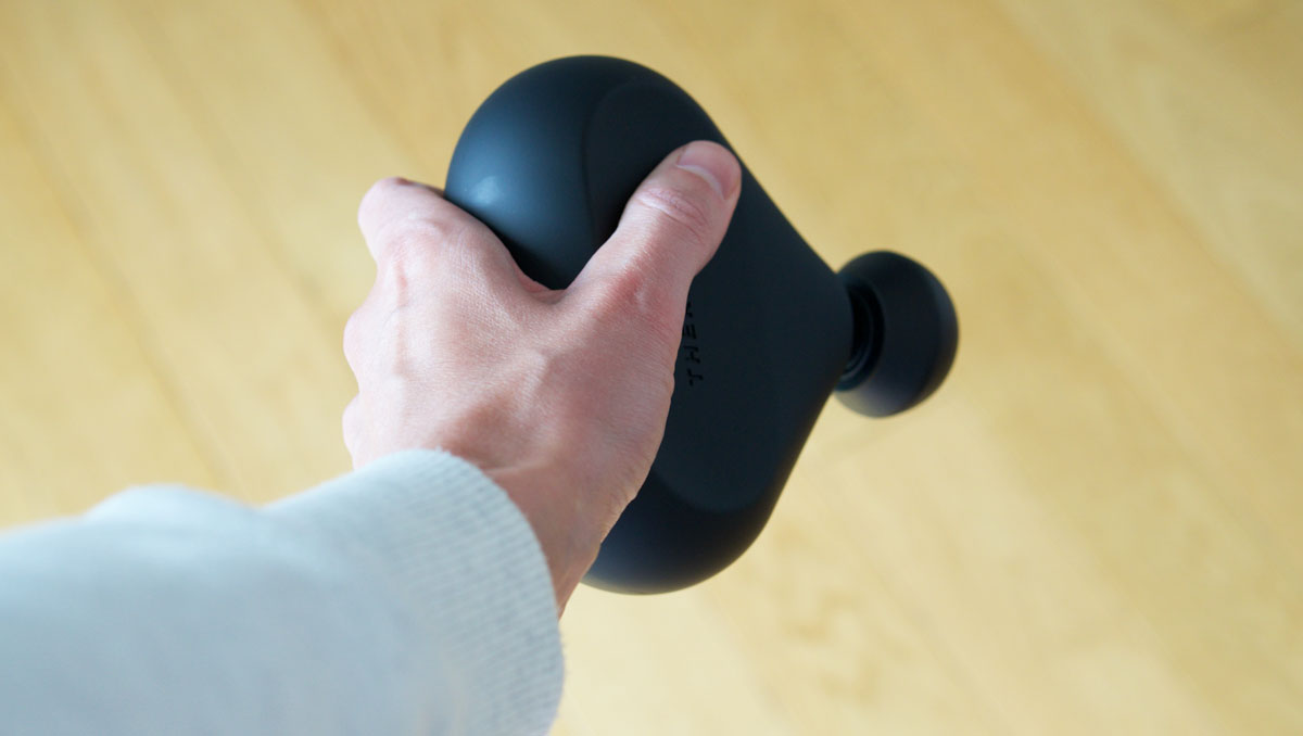 The Theragun mini features an easy-to-grip handle (Photo: The Sport Review)