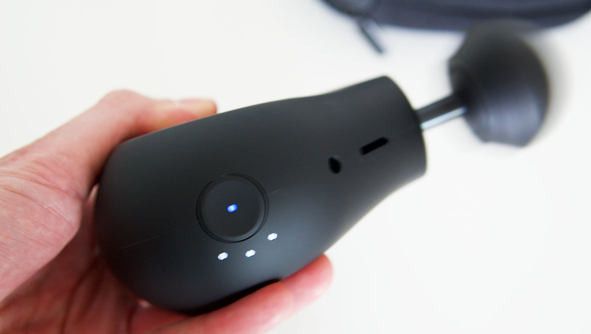 The Theragun mini in action (Photo: The Sport Review)